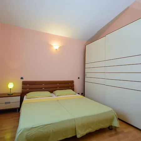 Apartments Gloria * トロギール